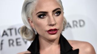 Lady Gaga s'excuse pour son duo avec R. Kelly : "Je l'ai fait à une période sombre de ma vie"