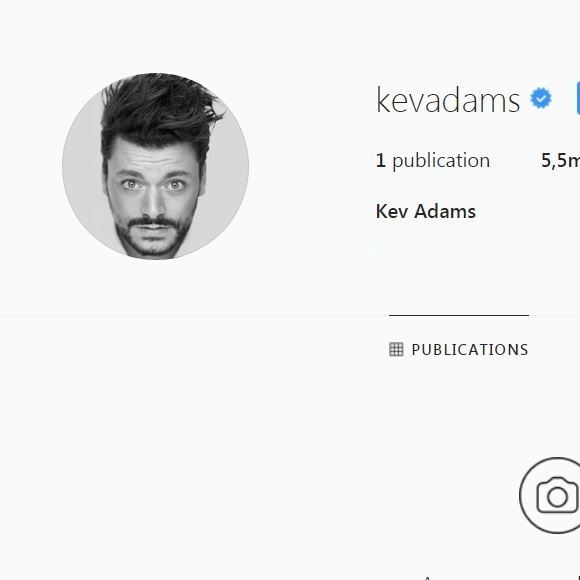 Kev Adams efface tout sur Instagram : coup de mou ou coup de pub ?