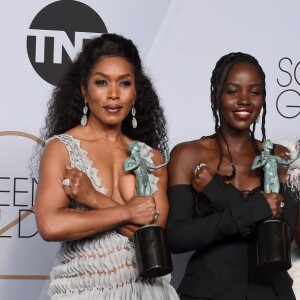 Black Panther récompensé aux SAG Awards 2019 : Angela Bassett, Danai Gurira et Lupita Nyong'o posent avec leurs prix