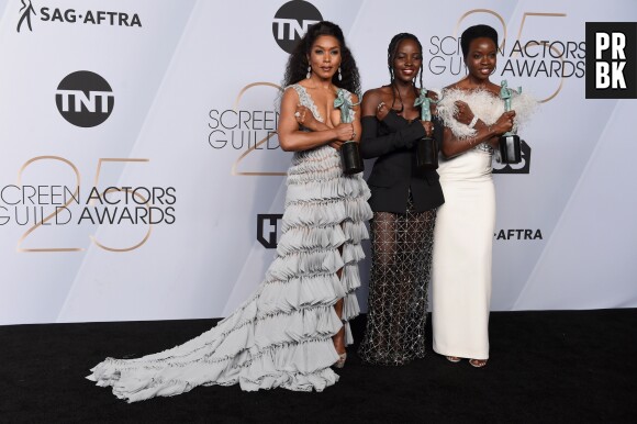 Black Panther récompensé aux SAG Awards 2019 : Angela Bassett, Danai Gurira et Lupita Nyong'o posent avec leurs prix