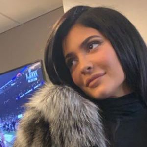 Kylie Jenner : une bague de fiançailles au doigt ?