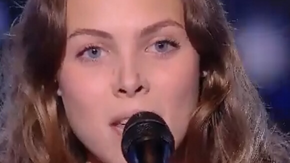 Laura (The Voice 8) rend hommage aux victimes du Bataclan avec une performance émouvante