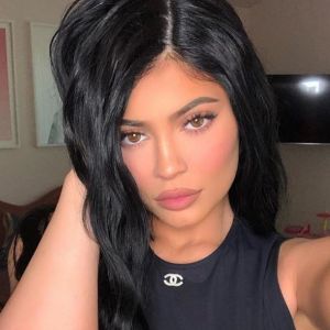 Kylie Jenner est la plus jeune milliardaire du monde : elle assure avoir construit Kylie Cosmetics avec son argent personnel uniquement, sans l'aide de sa famille.