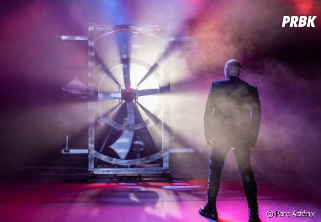 Parc Astérix : le nouveau spectacle Chronos : magie et illusions