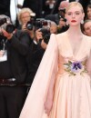 Elle Fanning sur le red carpet, à l'ouverture de la 72ème édition du festival de Cannes
