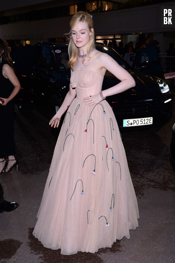 Elle Fanning fait un malaise au Festival de Cannes à cause de sa robe
