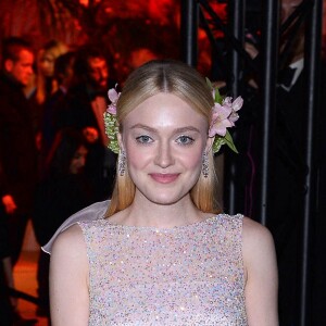 Elle Fanning fait un malaise au Festival de Cannes à cause de sa robe