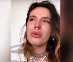 Bella Thorne attaquée par une actrice pour ses photos dénudées : elle réagit en pleurs