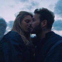 M. Pokora in love d'un ange dans le clip "Tombé"