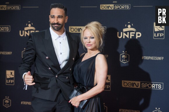 Adil Rami séparé de Pamela Anderson : un ami de la star s'en prend au footballeur