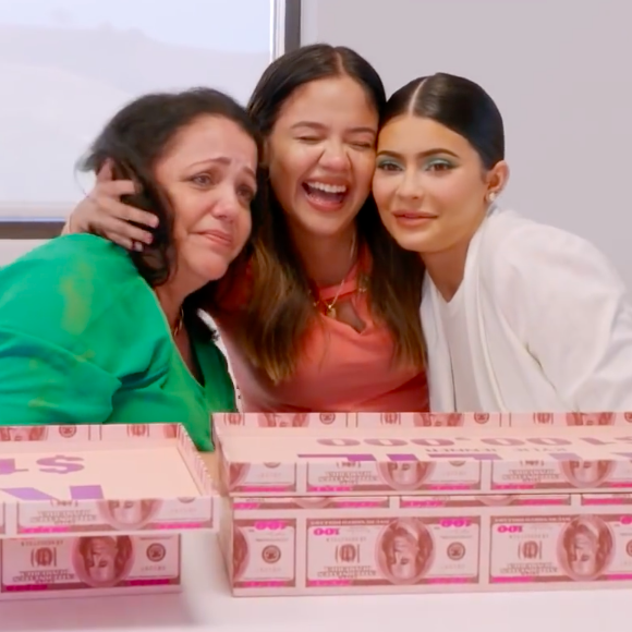 Kylie Jenner a donné 250 000 dollars à une fan et à sa mère