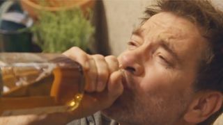 Plus belle la vie : trahi par Théo et Coralie, Clément prêt à se suicider