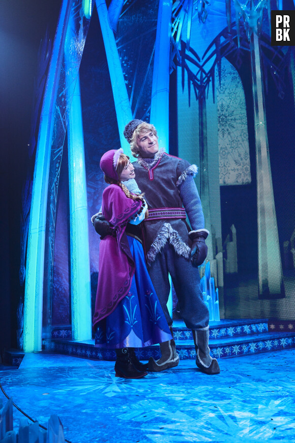Anna et Kristoff dans le spectacle La Reine des Neiges : une invitation musicale à Disneyland Paris