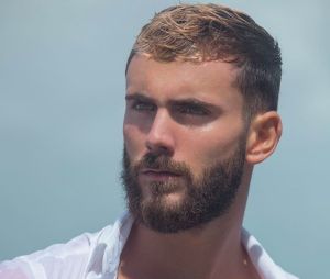 Illan dans Un diner presque parfait : personne ne le reconnaît, il pète un câble