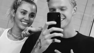 Miley Cyrus et Cody Simpson séparés après les rumeurs d'infidélité ? Elle met les choses au clair