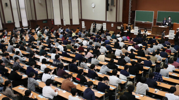 Ecoles fermées à cause du Coronavirus : comment assurer la "continuité pédagogique" ?