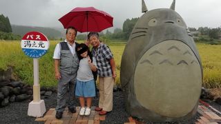 Mon Voisin Totoro : des grands-parents construisent l'arrêt de bus du film pour leurs petits-enfants
