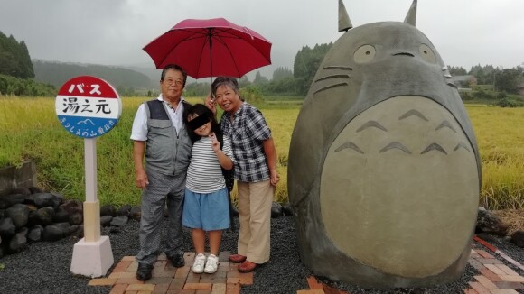 Mon Voisin Totoro : des grands-parents construisent l'arrêt de bus du film pour leurs petits-enfants