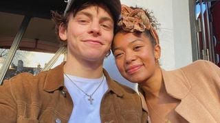Ross Lynch en couple avec Jaz Sinclair : il la défend face aux messages racistes