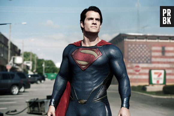 Henry Cavill de retour en Superman... mais pas dans un film solo