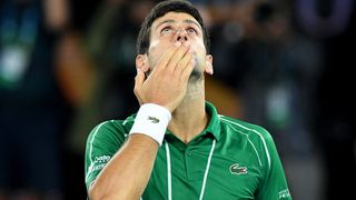 Novak Djokovic et sa femme testés positifs au coronavirus, il s'excuse