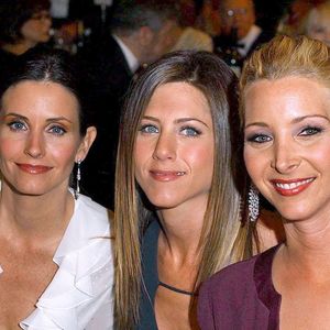 Jennifer Aniston, Lisa Kudrow et Courteney Cox jouent la carte Friends pour pousser les américains à voter