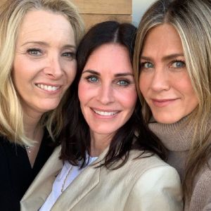 Jennifer Aniston, Lisa Kudrow et Courteney Cox jouent la carte Friends pour pousser les américains à voter