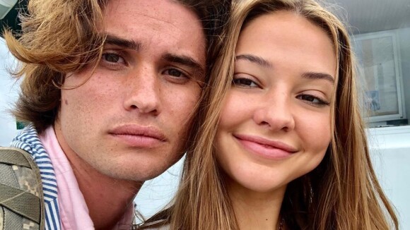 Madelyn Cline (Outer Banks) en couple avec Chase Stokes : elle avoue être "amoureuse" de sa co-star