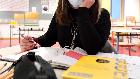 Covid-19 : les écoles bientôt fermées pour un mois ? L'appel des médecins scolaires