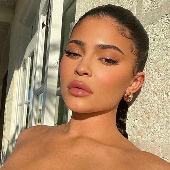 Kylie Jenner fait un don de 500 000$ pour les adolescents atteints d'un cancer