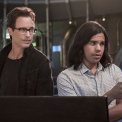 The Flash saison 7 : Carlos Valdes (Cisco) et Tom Cavanagh (Wells) quittent la série