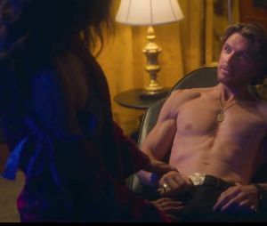Sex/Life saison 1 : une énorme incohérence repérée durant la scène sous la douche