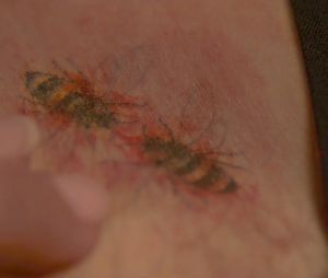Sex/Life saison 1 : une énorme incohérence repérée durant la scène sous la douche