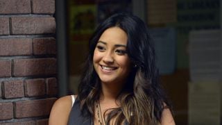 Pretty Little Liars : Shay Mitchell prête à jouer dans le reboot ?  Elle ne dit pas non !