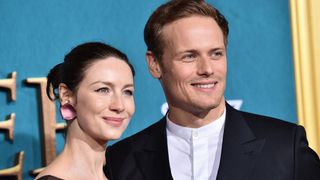 Caitriona Balfe (Outlander) et Sam Heughan secrètement en couple ? Elle dénonce les "fous" qui y croient