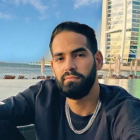 Hicham (Les Princes) sur l'affaire de la sextape avec Jazz : "Je dors sur mes deux oreilles"