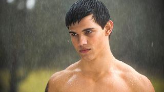 Taylor Lautner "effrayé" par le succès de Twilight : "Je ne sortais pas de chez moi"