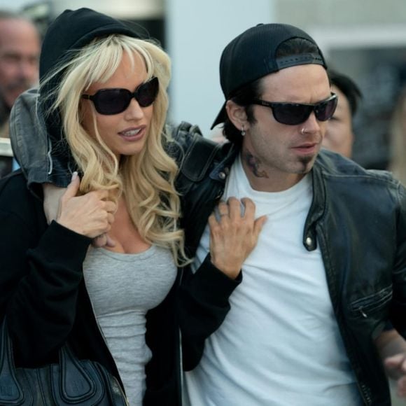 Pam & Tommy sur Disney+ : on mate la série sur Pamela Anderson (Lily James) et Tommy Lee (Sebastian Stan) et leur affaire de sextape !