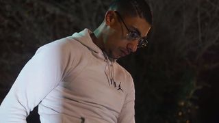 Maes papa de jumeaux : le rappeur dévoile une photo et donne un indice sur leurs prénoms