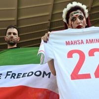 Coupe du Monde 2022 : le Qatar autoriserait ENFIN les drapeaux LGBT... mais pas de soutenir les femmes en Iran