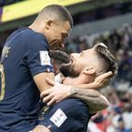 "On s'est retrouvés là, dans un moment..." : Olivier Giroud réagit à sa photo mythique de câlin avec Kylian Mbappé à la Coupe du Monde