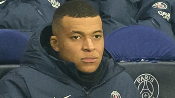 "Bien manger, bien dormir" : cette balle perdue envoyée par Kylian Mbappé à ses coéquipers du PSG... et en particulier à Neymar, les supporters savourent