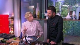"Ne l'écoutez pas..." : Anne-Elisabeth Lemoine se plaint du chef cuisinier de C à vous, Patrick Cohen la recadre sèchement