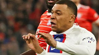 "C'est quoi cette musique de film porno"... un son érotique en plein match Bayern / PSG sur Canal+, les internautes hallucinent, la chaine s'explique