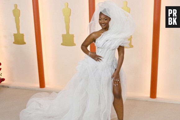 La robe de mariée de Tems aux Oscars 2023 fait le buzz sur Twitter