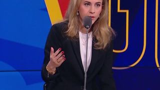 "Je prends deux bains par jour et je continuerai !" : Sarah Saldmann provoque les "écolos radicaux" dans Les Grandes Gueules sur RMC