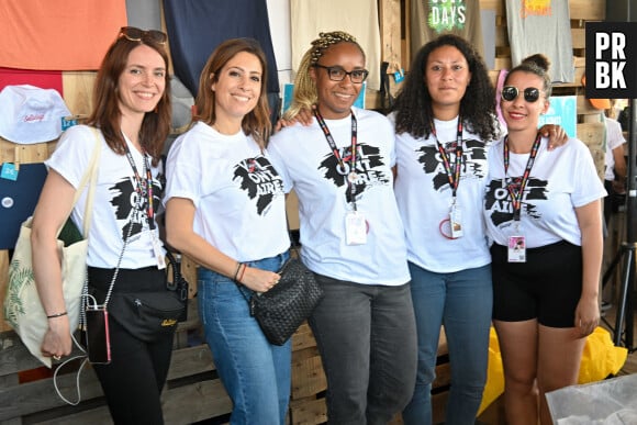 Léa Salamé fait la vendeuse benevole - Festival Solidays 2022 à l'hippodrome ParisLongchamp le 24 juin 2022. 