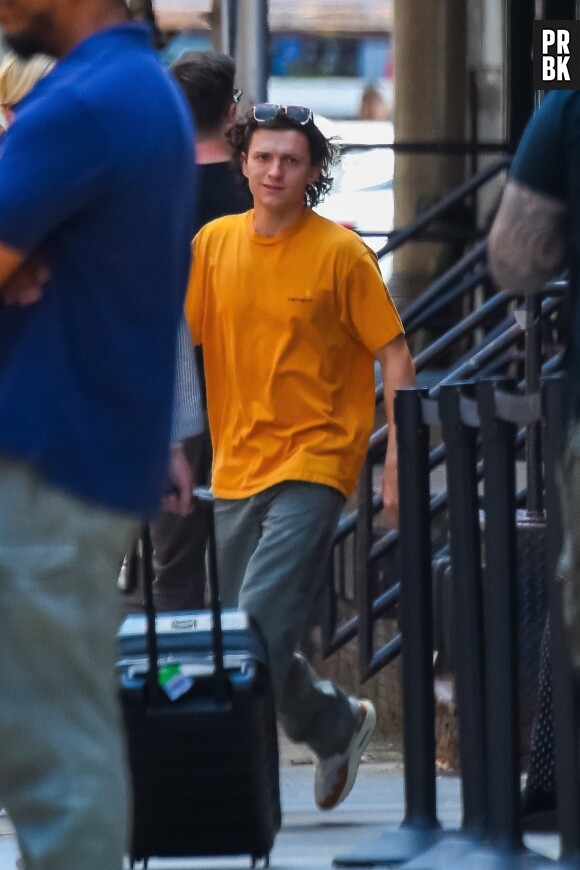 Exclusif - Tom Holland est allé déjeuner avec sa compagne Zendaya et son frère Harry à New York le 20 juillet 2022.  New York City, NY - EXCLUSIVE - Zendaya and Tom Holland are spotted after lunch with his brother Harry in Manhattan, New York. Pictured: Tom Holland 