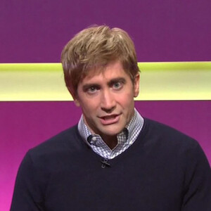 Jake Gyllenhaal participe aux sketches de l'émission Saturday Night Live (SNL)  BGUK_2354211 - Los Angeles, CA - Jake Gyllenhaal gets peed on, stabbed by Chucky and picks up El Chapo while trucking in a series of sketches as he hosts Saturday Night Live. The hunky actor, who was hosting SNL for the first time in 15 years after first appearing on the show back in 2007, appeared in several sketches after kicking off his opening monologue by singing Celine Dion. In one skit he played a flower alongside Sarah Sherman, Cecily Strong and Chris Redd, who gets peed on by a dog who wanders into the garden. His flower also gets pollenated by Bowen Yang's bee. In another sketch he plays a HR manager who has to oversee a meeting between three women - Melissa Villasenor, Chloe Fineman, and Ego Nwodim &x2013; who have gossiped about a co-worker Janet and compare her to the Chucky doll. Janet actually turns out to be Chucky &x2013; and ends up stabbing Jake in the leg after he reprimands her. Jake then donned a hilarious handlebar moustache to play a singing trucker &x2013; who belts out tunes about peeing in cups on a long drive, ghost truckers and also picking up El Chapo (Villasenor) on a long drive. In a pre-recorded sketch Jake and SNL cast member Mikey Day spoofed HGTV's Property Brothers &x2013; only they are Gage and Rick, Dream Home Cousins. They are designing a dream house for a couple &x2013; but everything gets changed to accommodate the husband's mother, played by Kate McKinnon, and her 27 year-old cat and all it's medical equipment. Other sketches included Jake playing a very sick actor taking on the role of Doc Holliday, a game show contestant who has to explain why he likes sexy Instagram posts, a member of a quartet singing group who have reunited after several years and are celebrating mediocrity in their song and one half of a couple who go for counselling but their counsellor ends up in a fight with her girlfriend and Jake has to read out a series of texts including one that starts: &x201c;Girrrrrrrrrrrrrrrrrrrrrrrrrl!&x201d; 