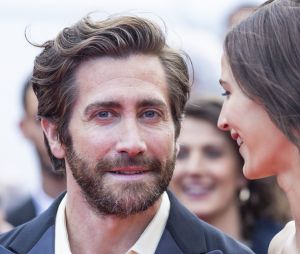 Jake Gyllenhaal et sa compagne Jean Cadieu - Montée des marches du film « L’Innocent » lors du 75ème Festival International du Film de Cannes. Le 24 mai 2022 © Cyril Moreau / Bestimage  Red carpet of the movie « The Innocent » during the 75th Cannes International Film Festival. On may 24th 2022 